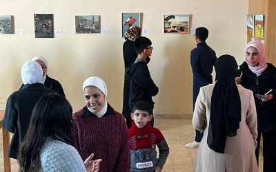 معرض “رسائل مُلونة”: فنّانون من ذيبان يُقدّمون رؤيتهم الفنّية